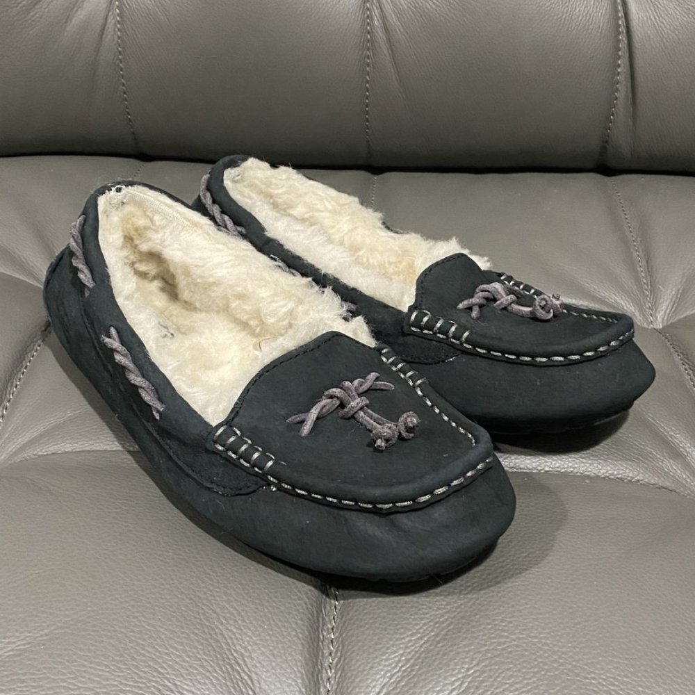 UGG Slippers - Size 8